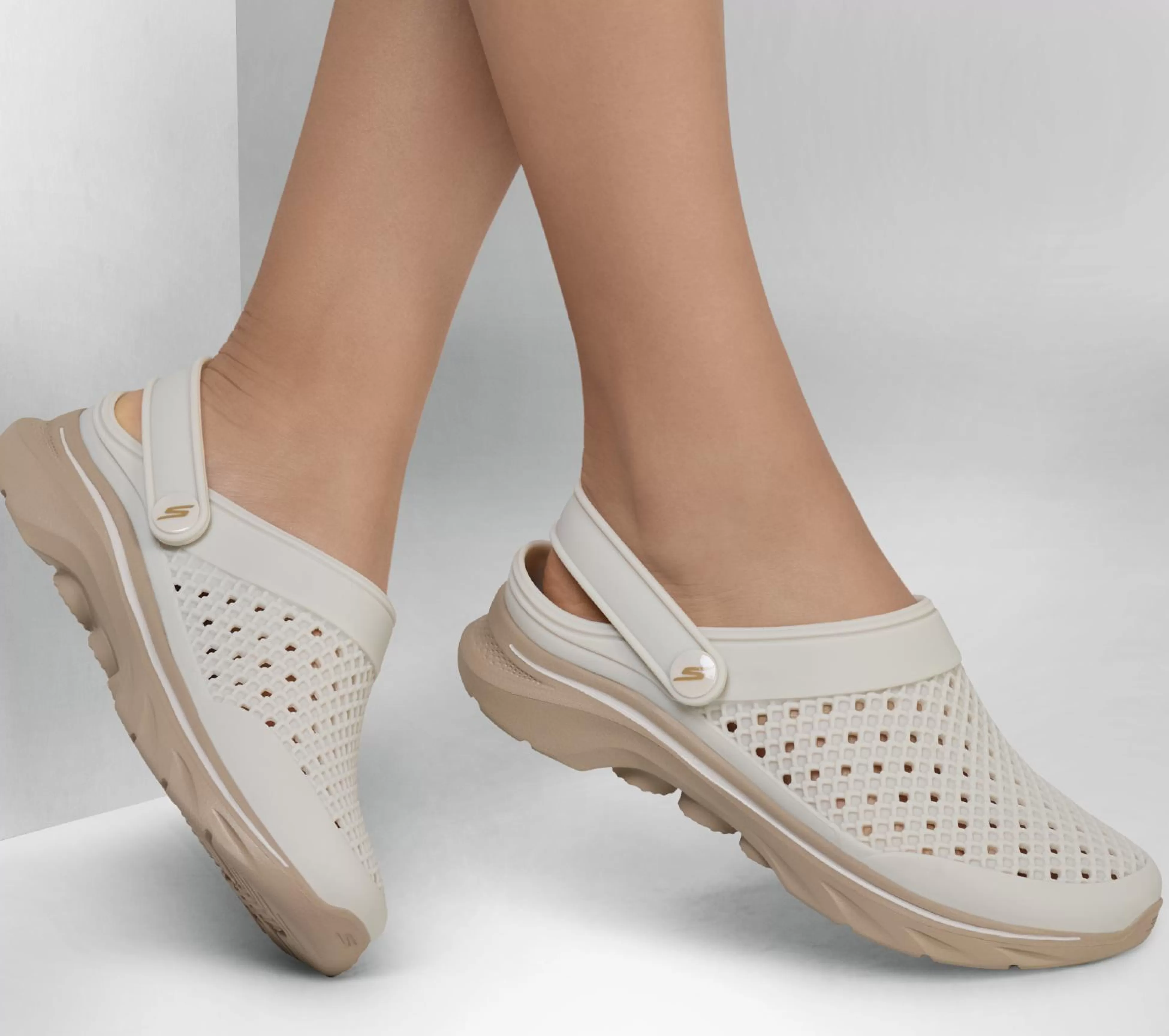 SKECHERS Foamies: GO WALK 7 - Joyous*Women Slip-Ons